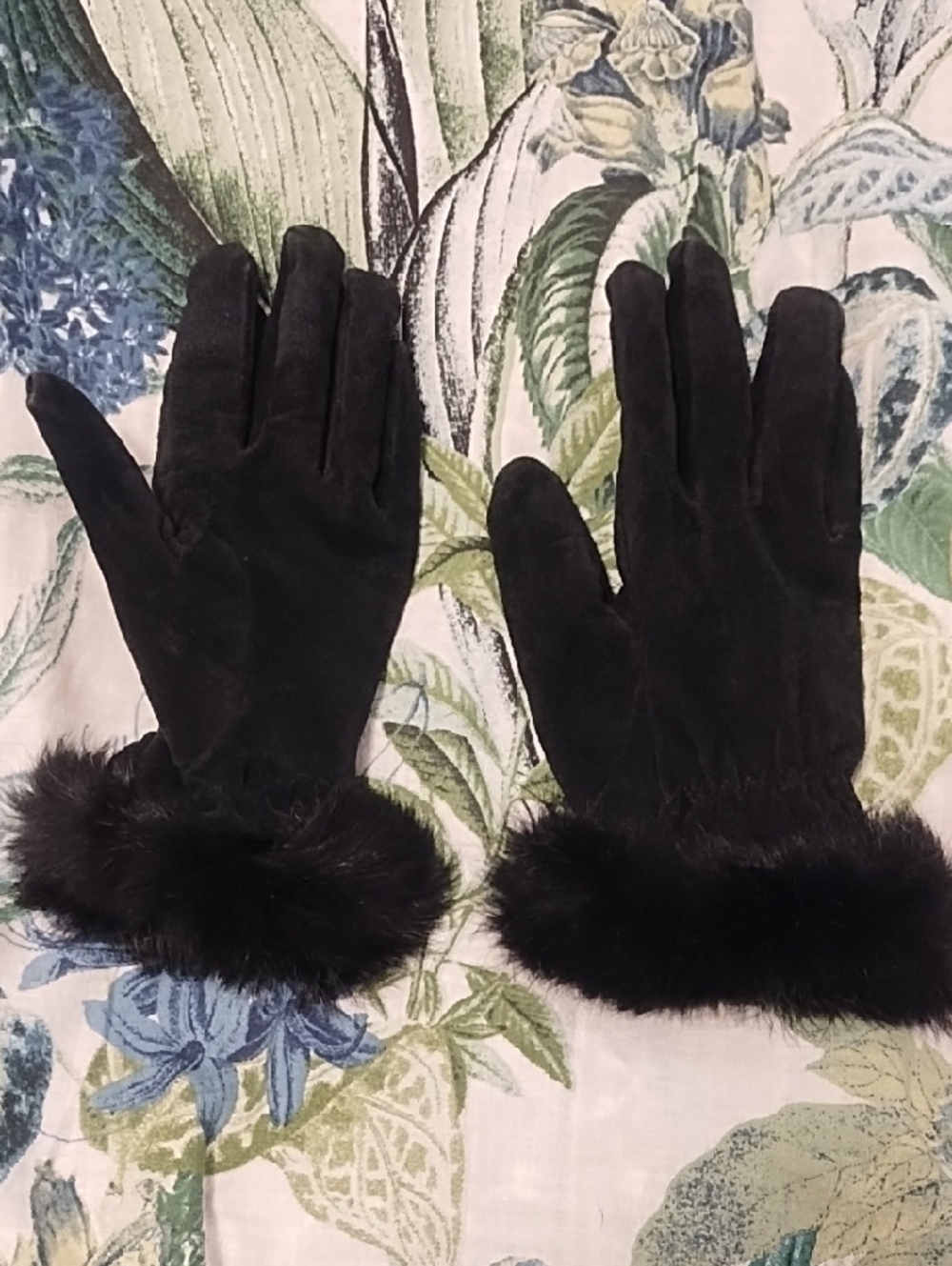 Women's Black Veal Leather With Authentic Rabbit Fur Cuff Gloves